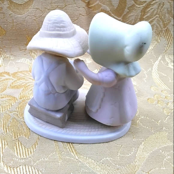 Homco Circle of Friends by Masterpiece, The Family Hour Figurine - Picture 3 of 7